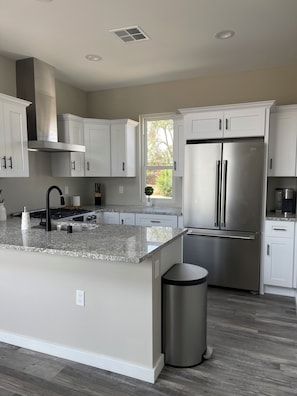 Oven, stovetop, dishwasher, cookware/dishes/utensils