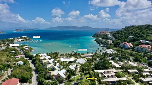 Private condo by the beach!  ¡Condo a pasos de la playa!