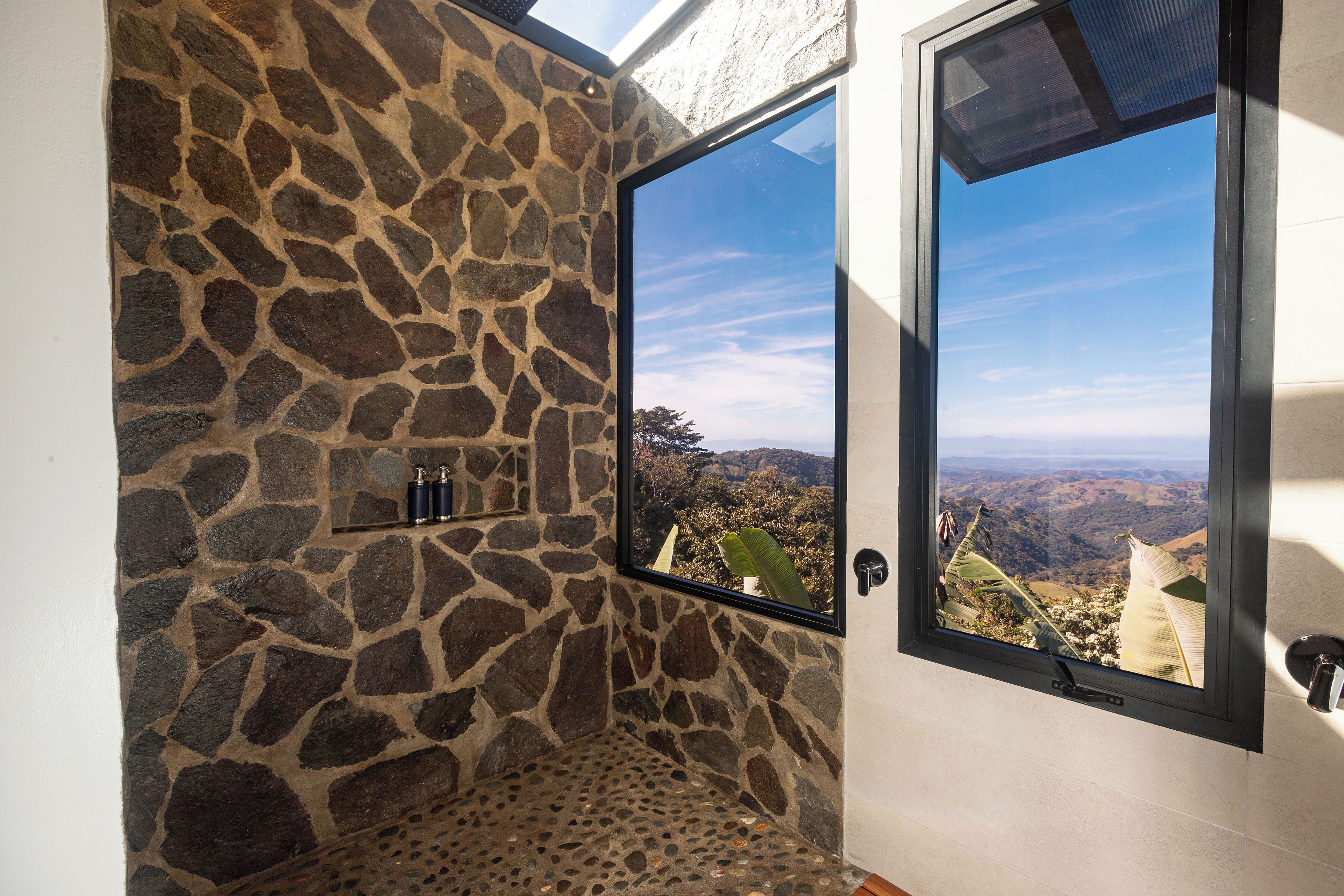 Villa exclusiva, 2 habitaciones, terraza, vistas al mar | Baño | Artículos de higiene personal gratuitos, secador de pelo y toallas