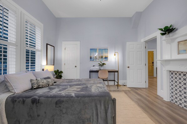 3 bedrooms, desk, iron/ironing board, free WiFi