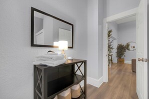 Interior - 1026- Single Level Home, 1 Mile to Vystar/Arenas, Sleeps 10, Pet & Kid Friendly (Jacksonville)