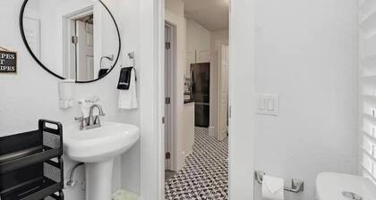 1026- Blue Moon, Single Level, 1 Mile to Arenas, Sleeps 10, Pet & Kid Friendly