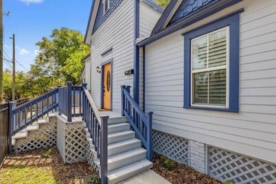 1026- Blue Moon, Single Level, 1 Mile to Arenas, Sleeps 10, Pet & Kid Friendly