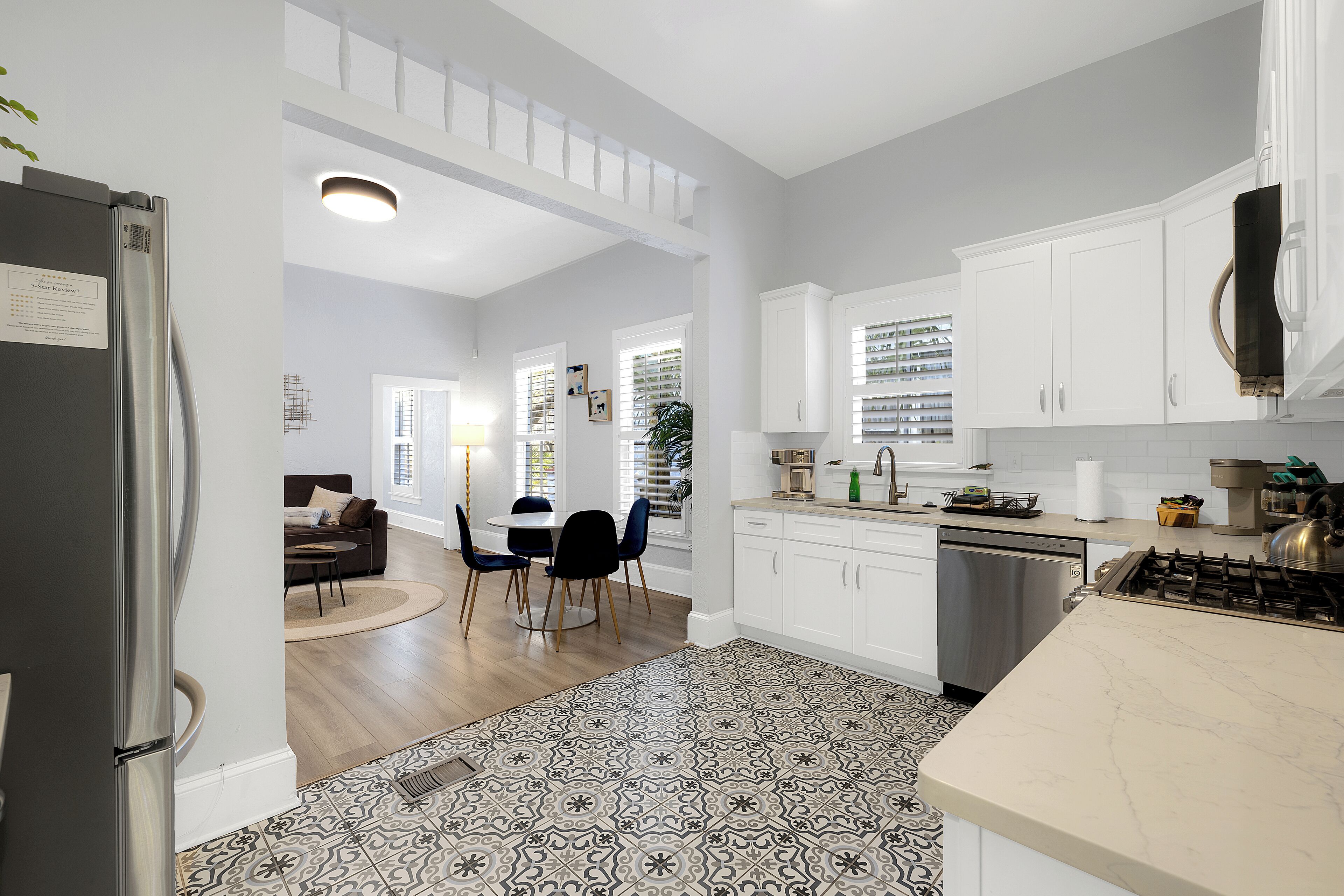 المنشأة من الداخل