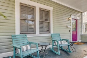 Terrace/patio - 1142- Super cute, 1 mile to Vystar, great for pets & family (Jacksonville)