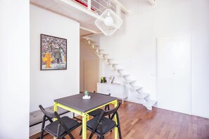 Appartamento, vista collina | Sala da pranzo