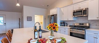 Mid-Century Mod Ranch in Wine Country!