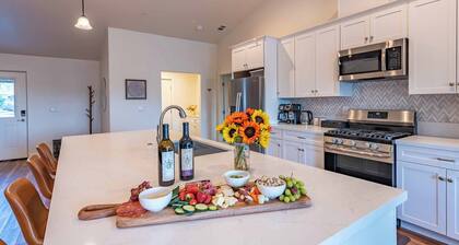 Mid-Century Mod Ranch in Wine Country!