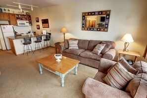 TV, fireplace, DVD player