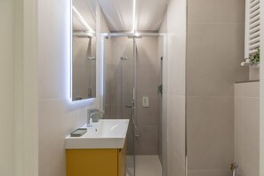 Shower, hair dryer, bidet, towels - iFlat | Soft & Relaxing apt in Trastevere (Roma)