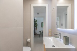 Shower, hair dryer, bidet, towels - iFlat | Soft & Relaxing apt in Trastevere (Roma)