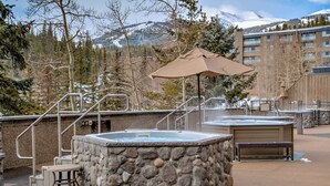 Outdoor spa tub - Gorgeous Views. 9 Hot Tubs. Ski-in/Ski-out Studio! (Breckenridge)