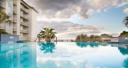 Infinity Pool! Close to Beach | Hot Tub + Tennis