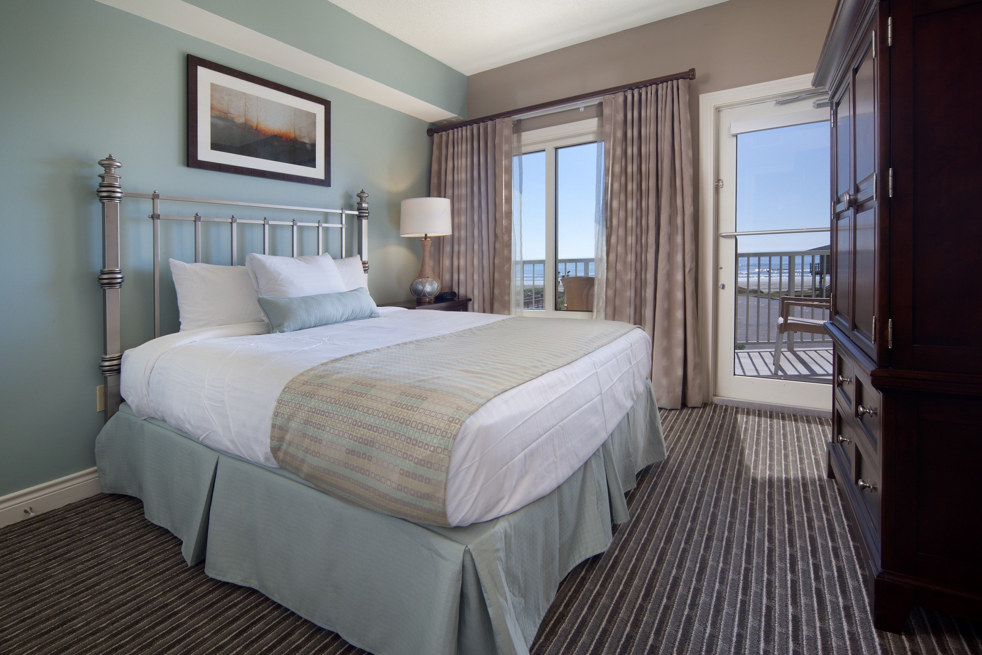 2 bedrooms, in-room safe, iron/ironing board, free WiFi