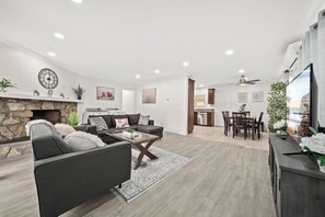 Interior - Idyllic Paradise Near Downtown LA (Alhambra)