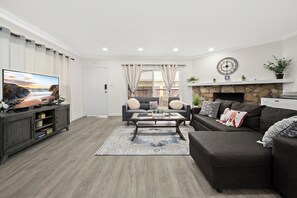 Interior - Idyllic Paradise Near Downtown LA (Alhambra)