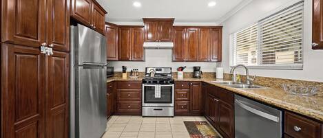 Kondominium | Dapur pribadi | Lemari es besar, microwave, oven, dan kompor