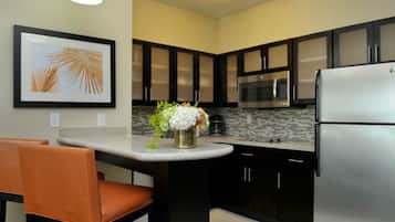 Fridge, stovetop, dishwasher, toaster