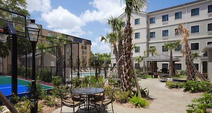 Equipped King Suite | Free Daily Breakfast, Outdoor Pool + Hot Tub Access