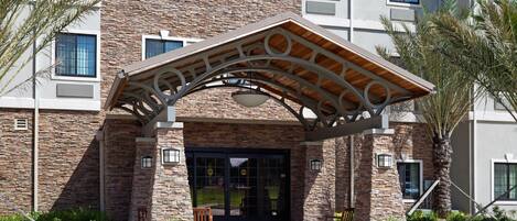 المنشأة من الخارج