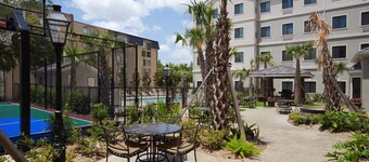 Queen Studio Near LFT | Free Daily Breakfast, Outdoor Pool + Hot Tub Access