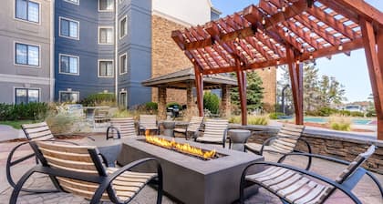 Queen Studio | Outdoor Pool