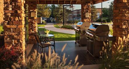 Queen Studio | Outdoor Pool