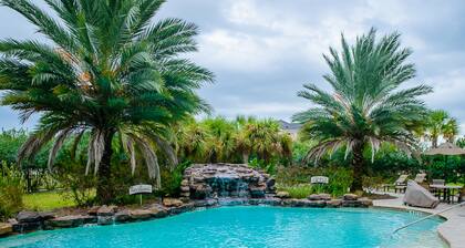 Free Breakfast + Outdoor Pool + 24 Hour Business Center | Close to NASA