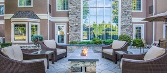 Free Breakfast! Studio with Pool Access. Near Lehigh Valley International Airport