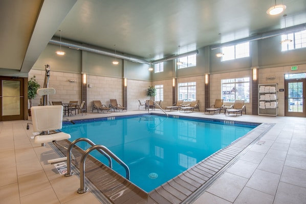 Una piscina cubierta