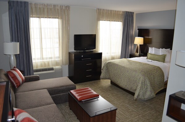 Free WiFi, bed sheets - Queen Studio Suite | Free Breakfast + Pool (Bowling Green)