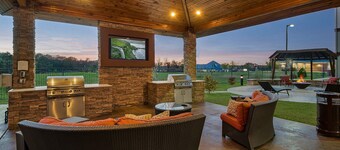 2 Bedroom | Free Breakfast. Indoor Pool & Hot Tub