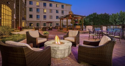 Free Breakfast. Outdoor Pool. 10 Min from University of Delaware!