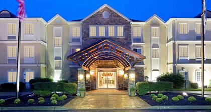 King Suite. Free Breakfast Buffet. Pool. 20 Minutes to Princeton.