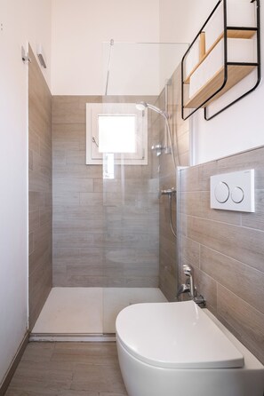 Departamento | Baño | Regadera, amenidades de baño gratuitas, secadora de cabello, bidet 