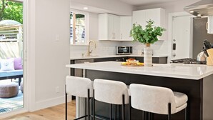 Coffee/tea maker, fridge, microwave, oven - Pool, Pickleball, Resort Backyard, 16min to Downtown - Modern Cowgirl (Austin)