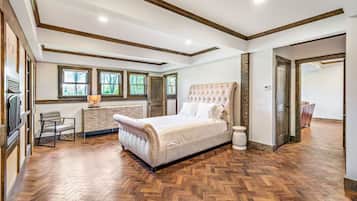 2 bedrooms, desk, free WiFi, bed sheets