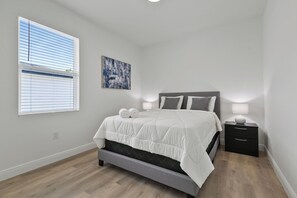 Room - Modern & Spacious 4/2 Home Great for Families! (Port Charlotte)