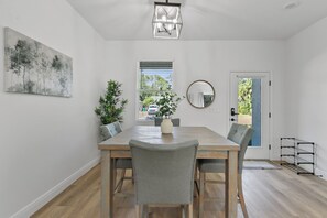 Dining - Modern & Spacious 4/2 Home Great for Families! (Port Charlotte)