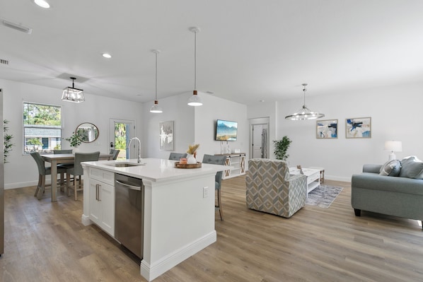 Interior - Modern & Spacious 4/2 Home Great for Families! (Port Charlotte)