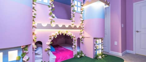 4 Schlafzimmer, Bügeleisen/Bügelbrett, WLAN, Bettwäsche