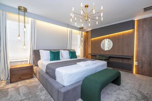 4 habitaciones, tabla de planchar con plancha, wifi y ropa de cama 