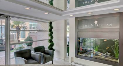 Modern 2-Bed, 2-Bath Urban Oasis in Downtown Vancouver