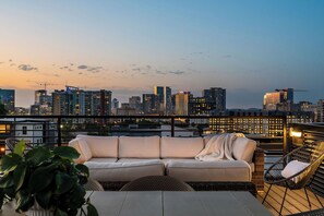Terrace/patio - MUSIC HALL - Hot Tub, Karaoke Stage, Downtown Rooftop Views, Walk to Gulch! (Nashville)