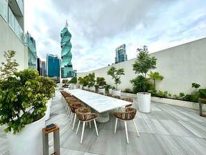 Exterior - Wanders & Yoo (Panama City)