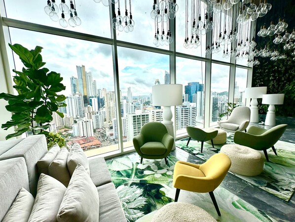 Interior - Wanders & Yoo (Panama City)