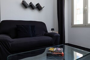 Departamento | Área de sala de estar | Televisión de pantalla plana de 32 pulgadas con canales por cable 