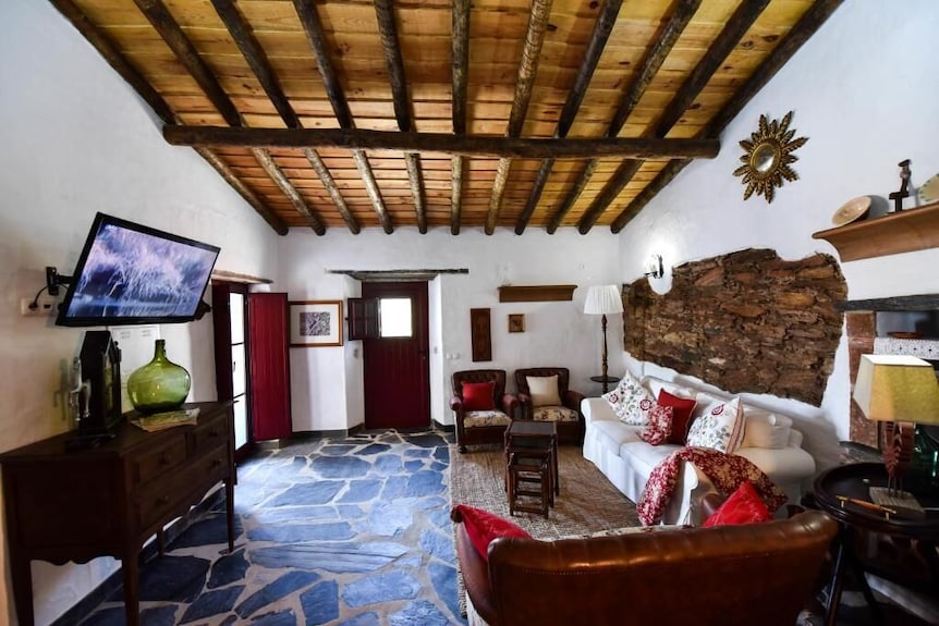 Typical House In Vila Viçosa. W/kitchen, Living Room, Pool, Games Room, Barbecue - Redondo