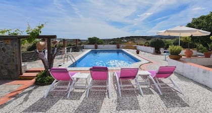 Typical house in Vila Viçosa. W/kitchen, living room, pool, games room, barbecue