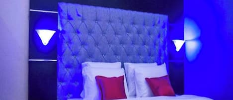 Suite superior, vistas al jardín | 1 dormitorio, ropa de cama de alta calidad, edredones de plumas